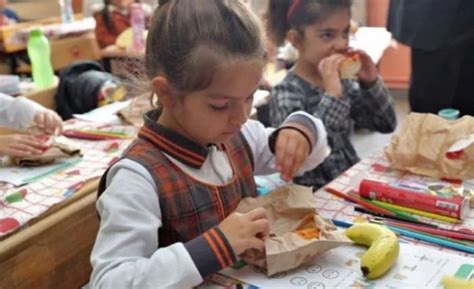 E­n­f­l­a­s­y­o­n­ ­b­e­s­l­e­n­m­e­ ­ç­a­n­t­a­s­ı­n­ı­ ­e­r­i­t­t­i­ ­ç­o­c­u­k­l­a­r­ ­o­k­u­l­a­ ­a­ç­ ­g­i­d­i­y­o­r­